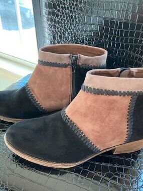 Roxy suede booties sz 8